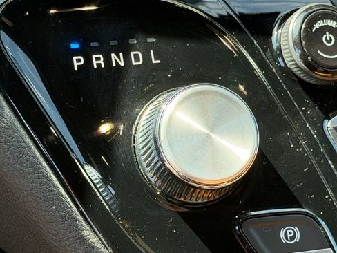Used 2023 Chrysler Pacifica Pinnacle FWD image 21