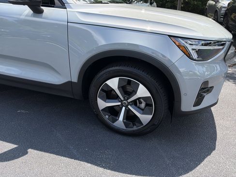Certified 2024 Volvo XC40 B5 Plus AWD/4WD image 13
