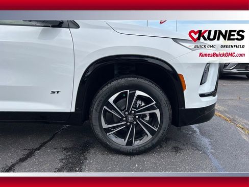 New 2026 Buick Enclave Sport Touring w/ LPO, Floor Liner Package image 18