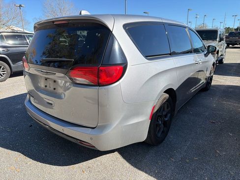 Used 2019 Chrysler Pacifica Touring Plus w/ S Appearance Package image 3