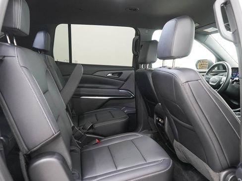 Used 2025 Chevrolet Traverse LT w/ Midnight/Sport Edition AWD/4WD image 14
