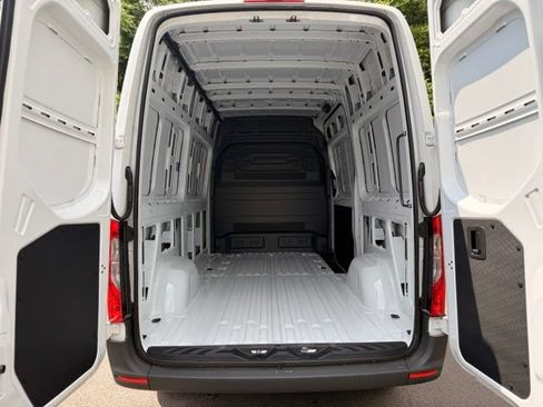 New 2025 Mercedes-Benz Sprinter 2500 image 13