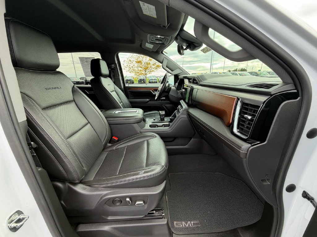 Used 2022 GMC Sierra 1500 Denali w/ Technology Package AWD/4WD image 25