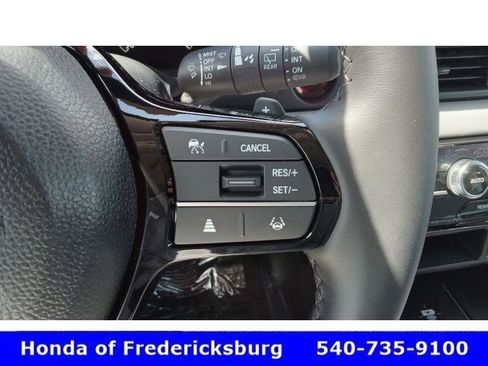 Used 2025 Honda Pilot Touring image 15