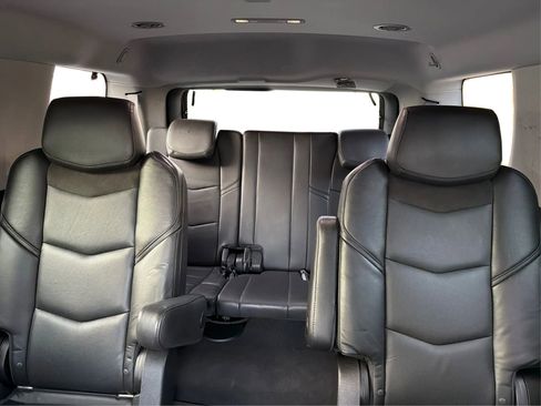 Used 2016 Cadillac Escalade Luxury image 15