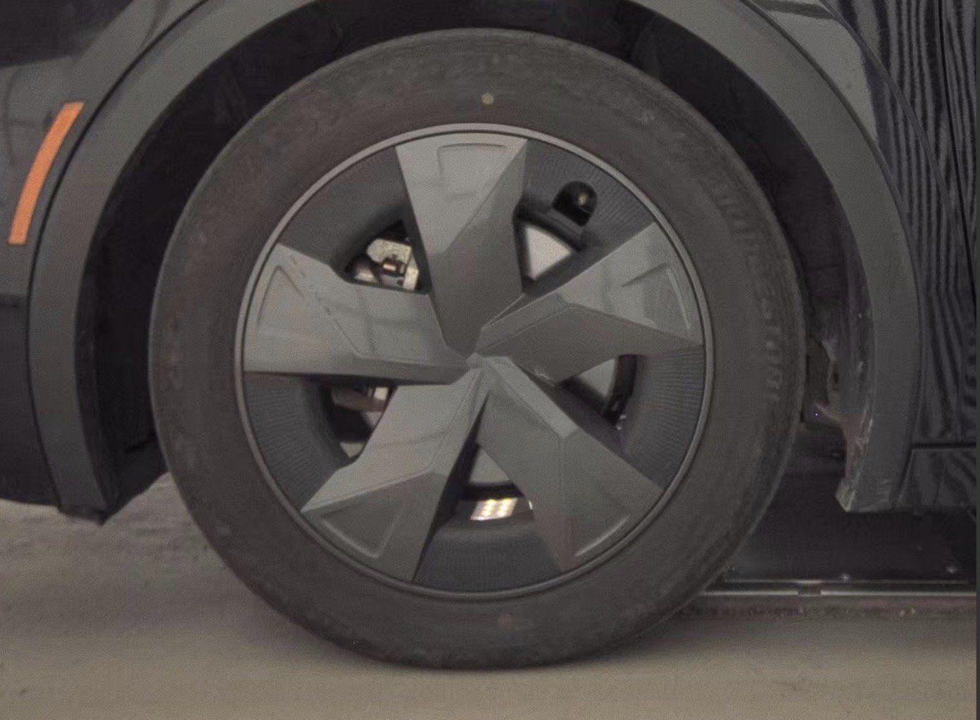 Used 2025 Toyota Prius LE FWD image 7