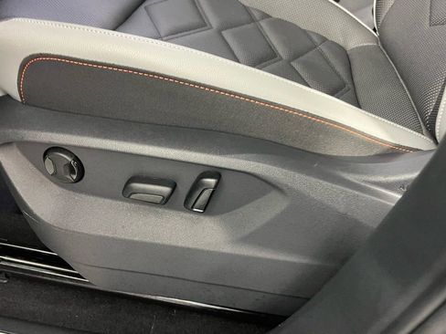 Used 2025 Volkswagen Atlas Peak Edition SE image 25