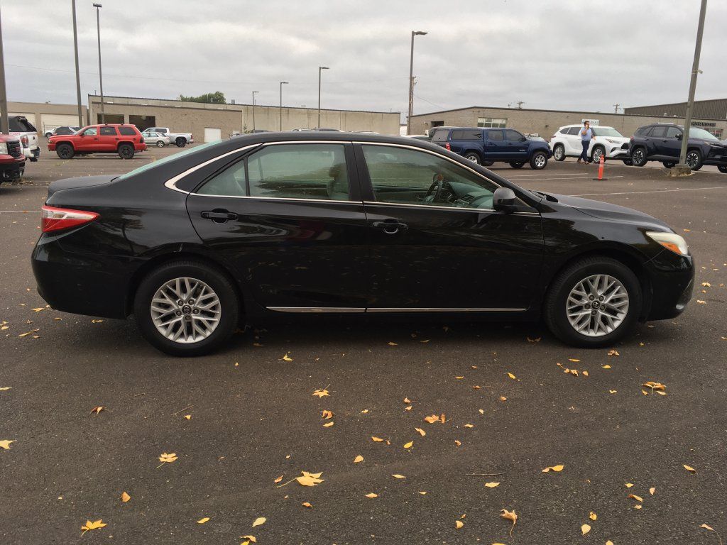 Used 2017 Toyota Camry LE FWD image 7