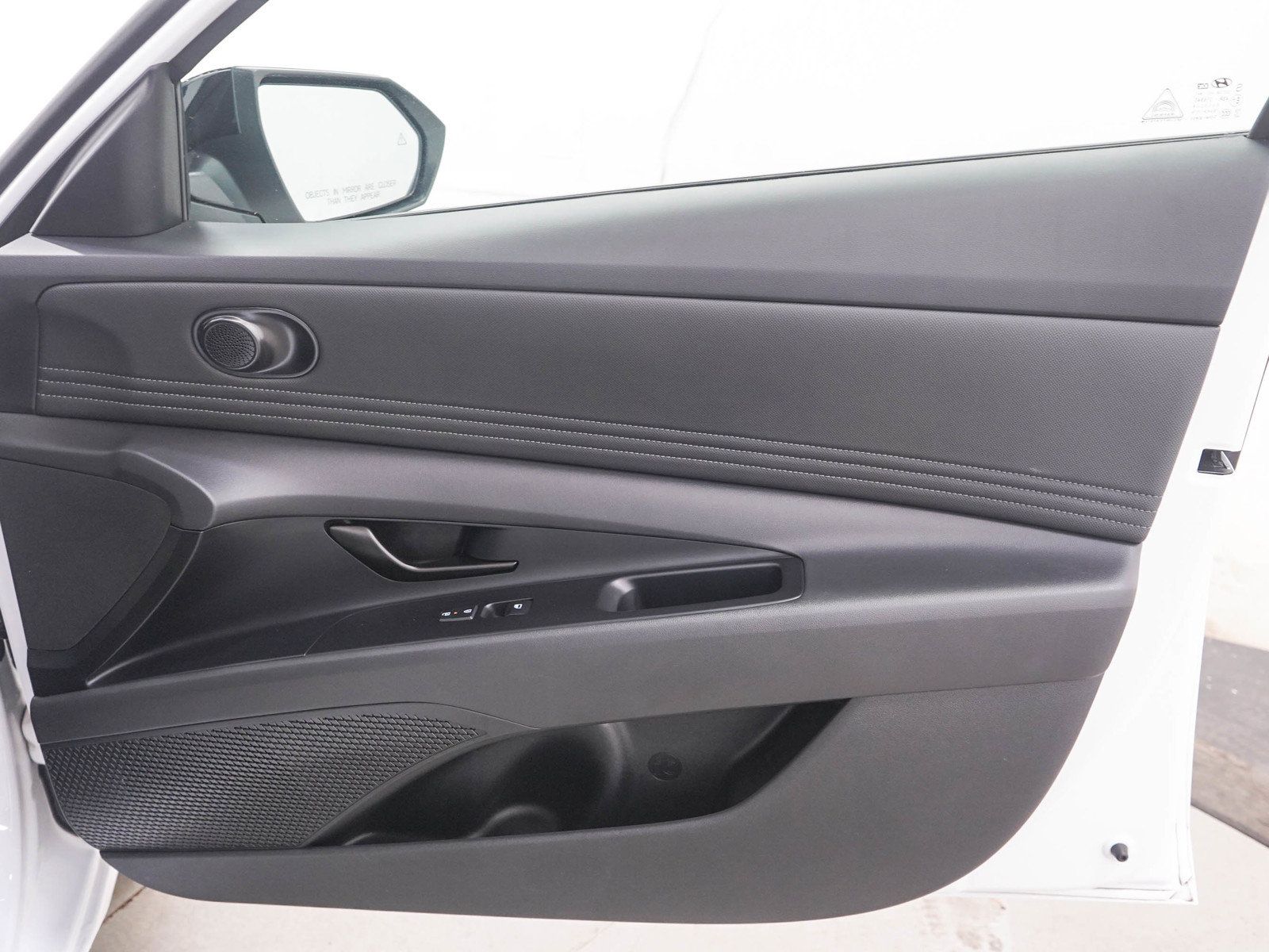 Used 2025 Hyundai Elantra SEL FWD image 9