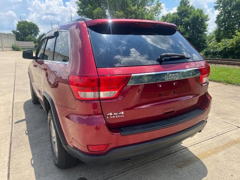 Used 2013 Jeep Grand Cherokee Laredo w/ Laredo E Group image 2