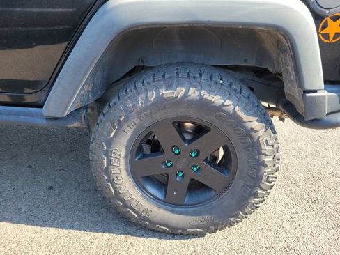 Used 2012 Jeep Wrangler Unlimited Rubicon AWD/4WD image 13