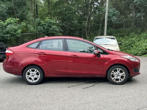 Used 2015 Ford Fiesta SE w/ Comfort Package FWD image 3