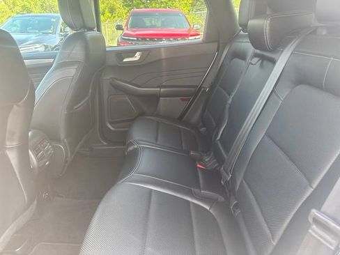 Used 2022 Ford Escape Titanium FWD image 9