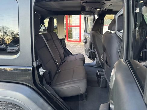 Used 2018 Jeep Wrangler Unlimited Sport S image 16