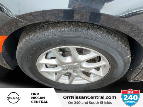 Used 2023 Chrysler Pacifica Touring-L FWD image 9