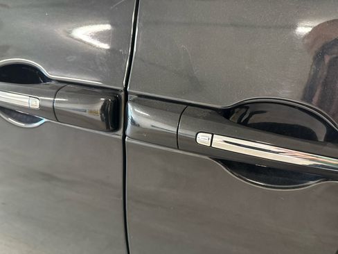 Used 2018 Chrysler Pacifica Limited image 82