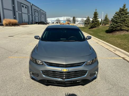 Used 2018 Chevrolet Malibu LT FWD image 2