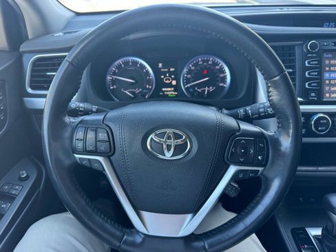 Used 2019 Toyota Highlander Limited Platinum image 7