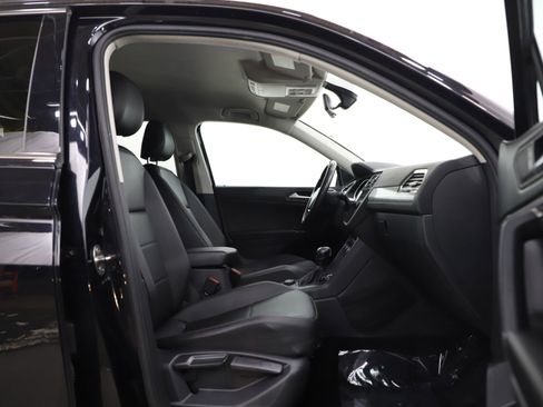 Used 2020 Volkswagen Tiguan SE image 12