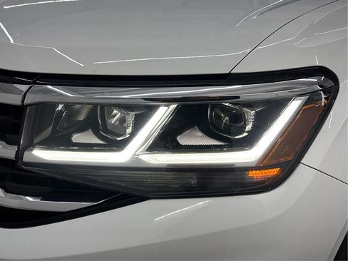 Used 2022 Volkswagen Atlas SEL Premium AWD/4WD image 32