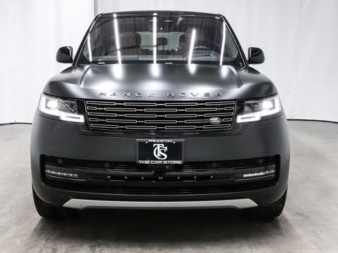 Used 2023 Land Rover Range Rover SE image 2