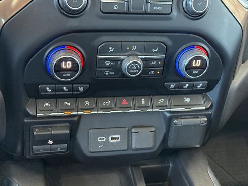 Used 2019 Chevrolet Silverado 1500 High Country w/ Technology Package image 27