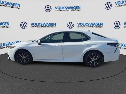 Used 2021 Toyota Camry SE FWD image 5