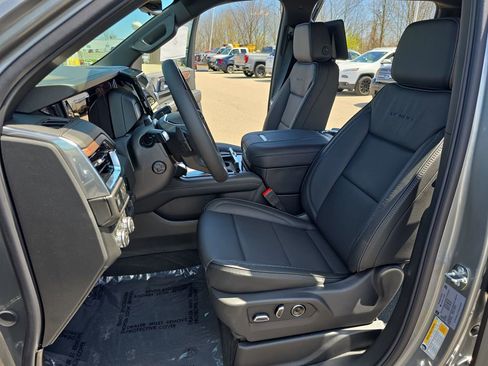 New 2026 GMC Yukon XL Denali w/ Denali Reserve Package image 17