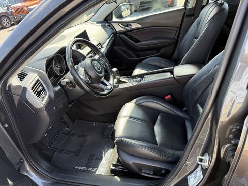 Used 2018 MAZDA MAZDA3 Touring FWD image 6