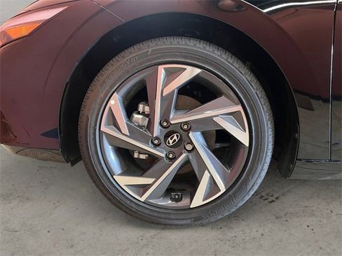 Certified 2025 Hyundai Elantra Limited image 15
