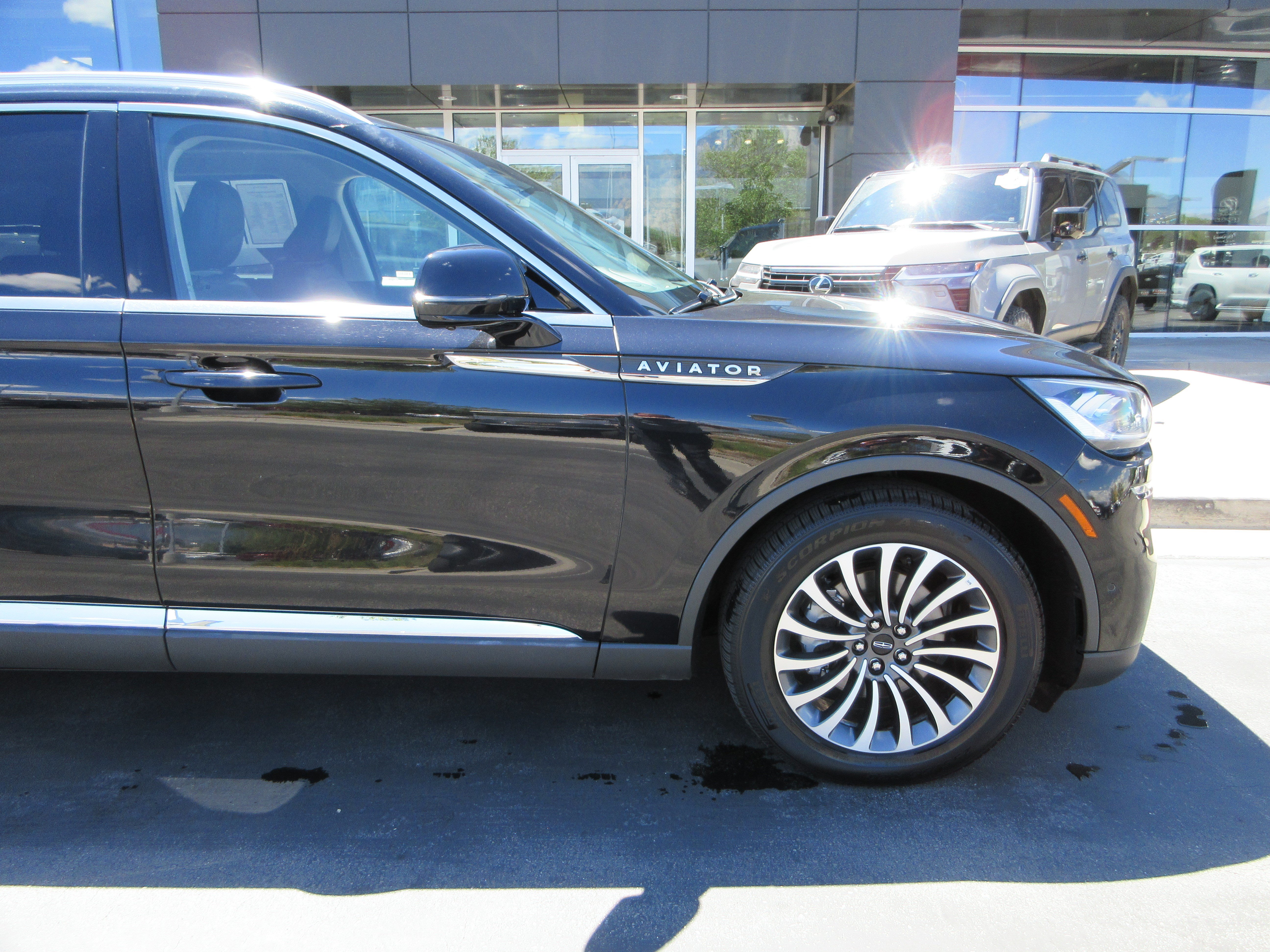 Used 2024 Lincoln Aviator Reserve AWD/4WD image 14