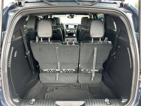 Used 2025 Chrysler Pacifica Limited FWD image 26
