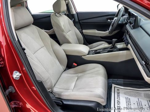 Used 2025 Honda Accord SE image 31