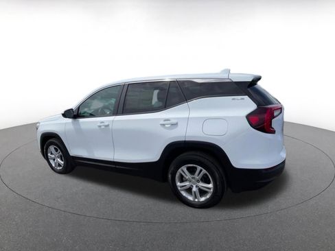 Used 2024 GMC Terrain SLE FWD image 10