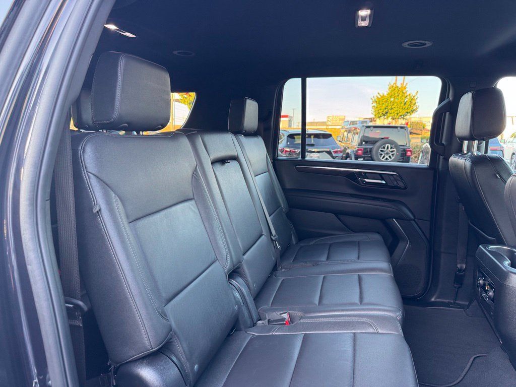 Used 2025 Chevrolet Suburban LT AWD/4WD image 25