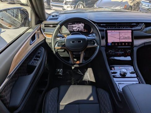 New 2025 Jeep Grand Cherokee Summit image 17