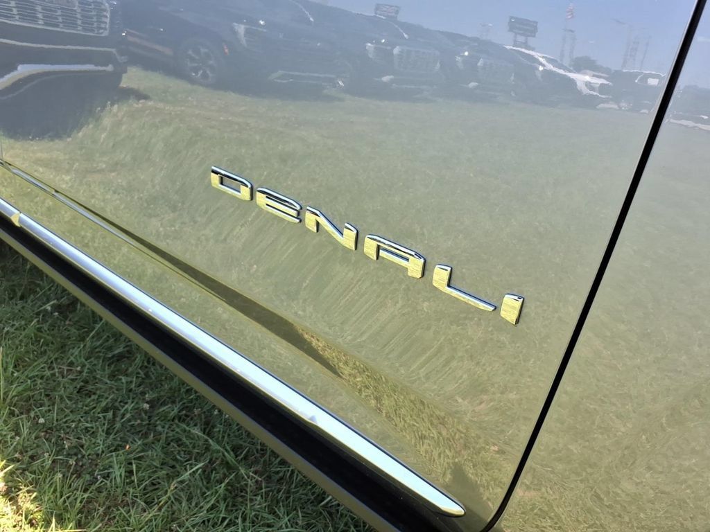 New 2026 GMC Yukon Denali w/ Denali Reserve Package AWD/4WD image 10