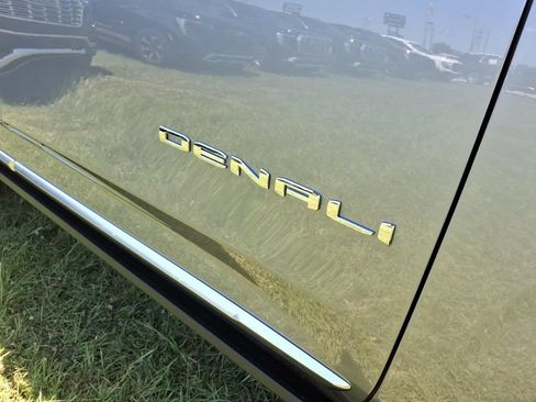 New 2026 GMC Yukon Denali w/ Denali Reserve Package AWD/4WD image 10
