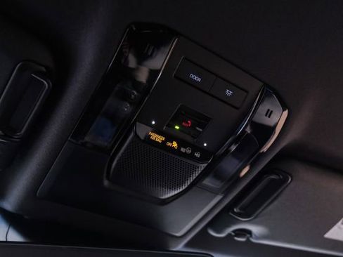 Used 2025 Toyota Land Cruiser image 41