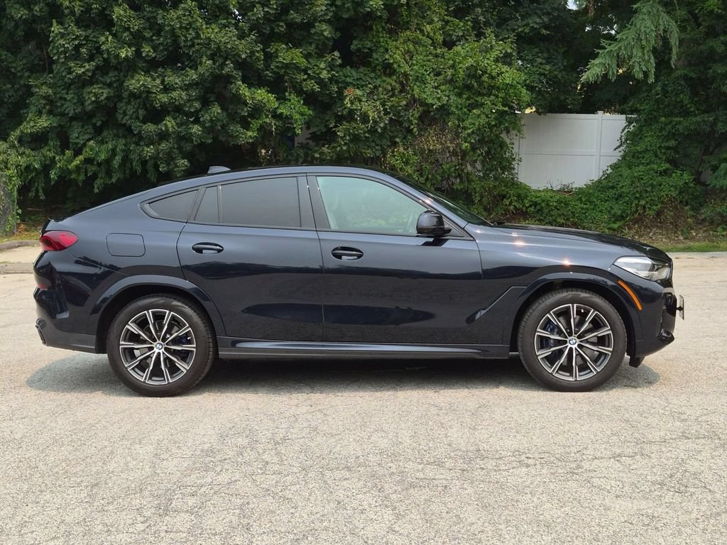 Used 2022 BMW X6 xDrive40i w/ M Sport Package AWD/4WD image 2