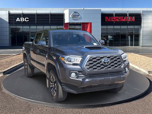 Used 2021 Toyota Tacoma TRD Sport w/ Technology Package image 3