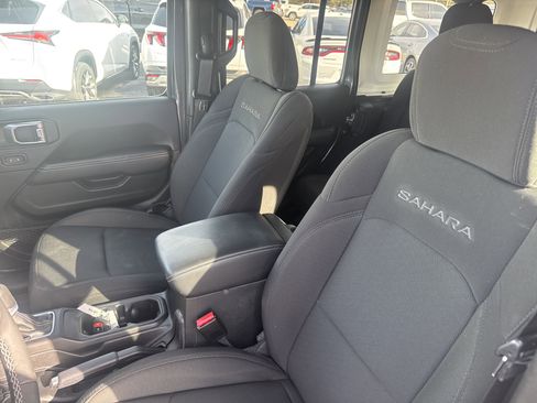 Used 2023 Jeep Wrangler Unlimited Sahara image 11