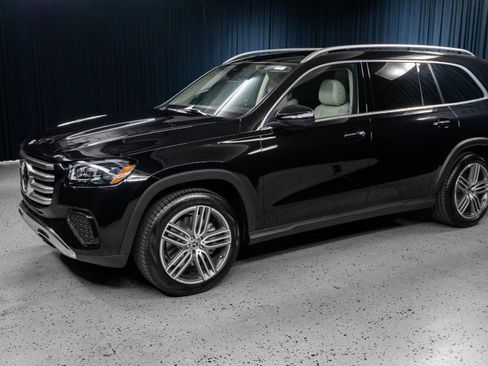 Used 2026 Mercedes-Benz GLS 450 4MATIC image 1