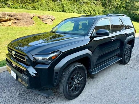 Used 2025 Toyota 4Runner SR5 AWD/4WD image 1