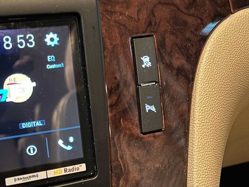 Used 2007 Cadillac Escalade AWD w/ Information Package image 39