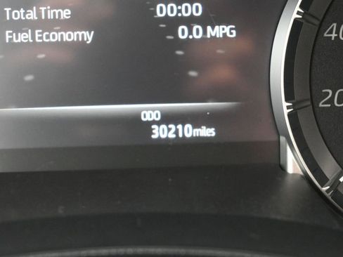 Used 2024 Toyota Highlander LE image 16