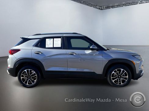 Used 2024 Chevrolet TrailBlazer LT w/ LPO, Blackout Package image 3