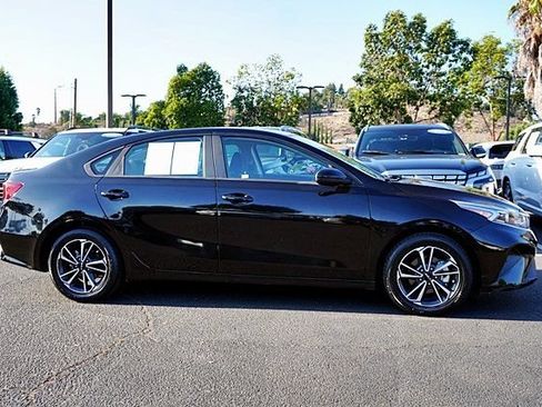 Used 2023 Kia Forte LXS FWD image 3