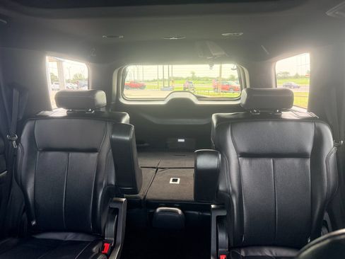 Used 2020 Ford Expedition XLT w/ Equipment Group 202A AWD/4WD image 21