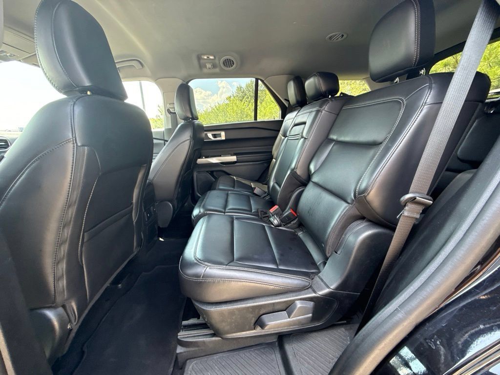 Used 2024 Ford Explorer XLT w/ Equipment Group 202A RWD image 16
